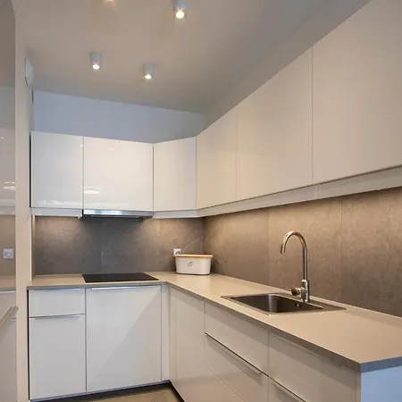 Cztery Oceany, Apartament Blisko Plazy, Grey דירה